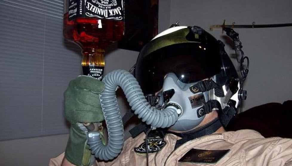  пьяный пилот, чрезмерное употребление алкоголя, забота о безопасности